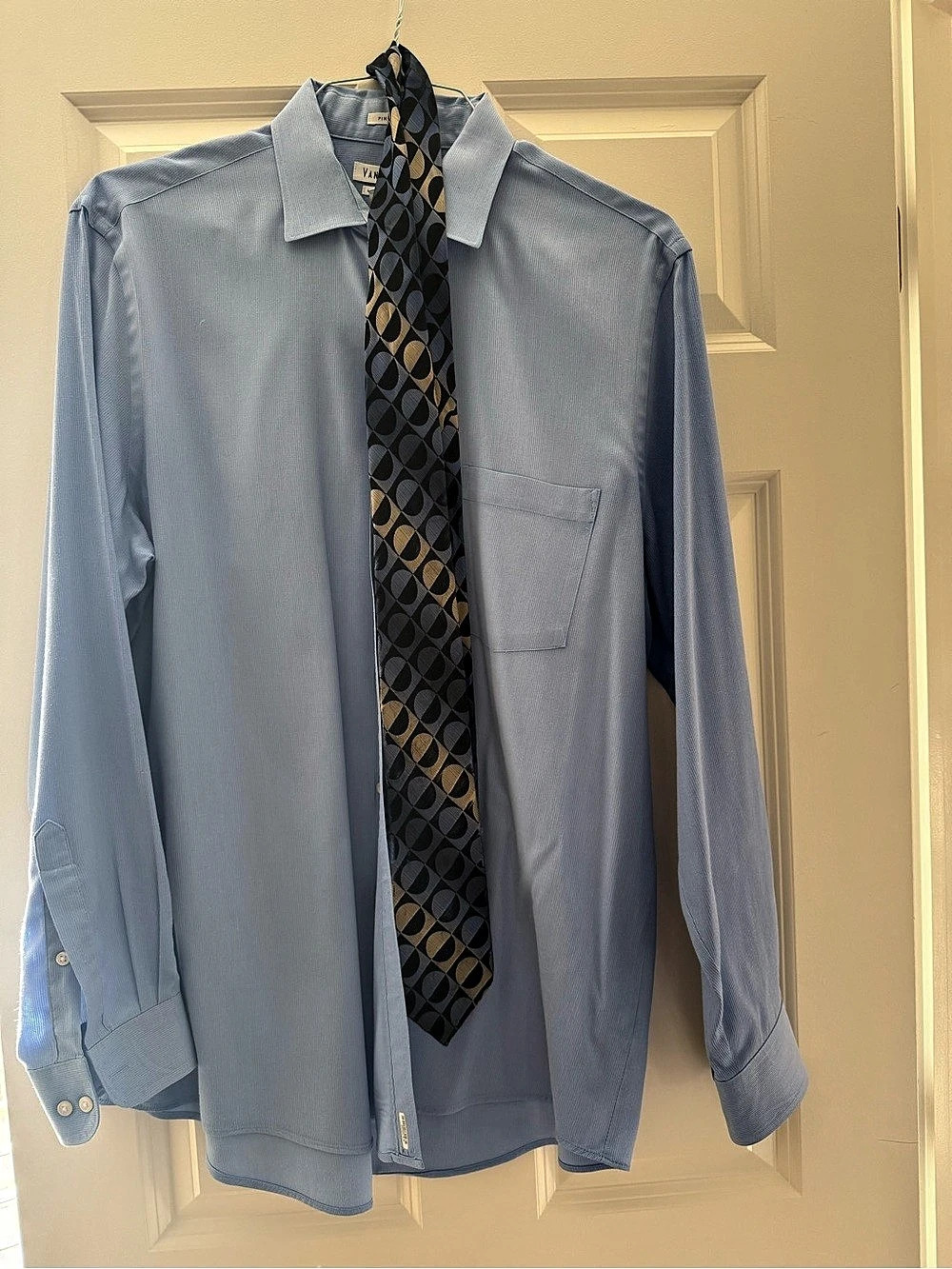 Van Heusen Classic Fit Wrinkle Free Long Sleeve Dress Shirt and Tie